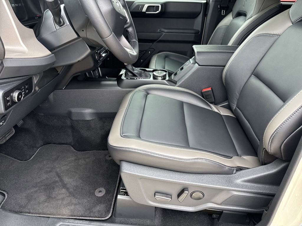 New 2025 Ford Bronco Outer Banks image 9