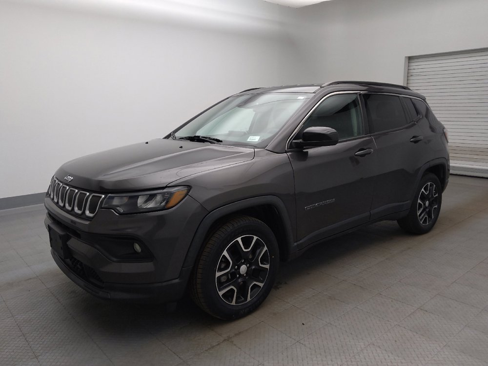 Used 2022 Jeep Compass Latitude FWD image 2