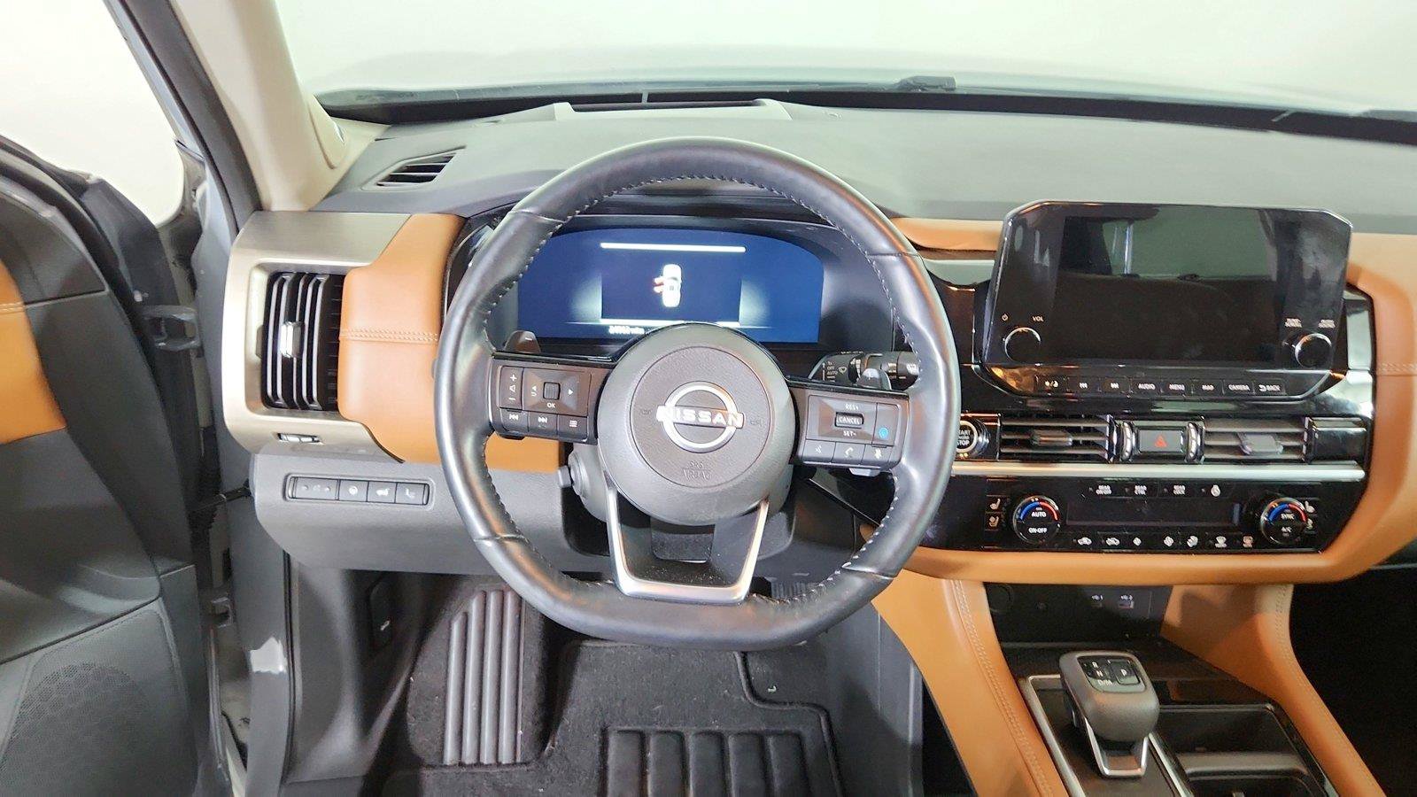 Used 2024 Nissan Pathfinder Platinum FWD image 16