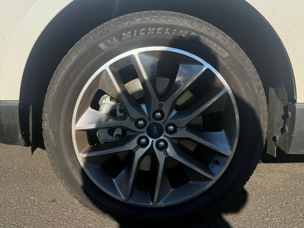 Used 2016 Ford Edge Titanium w/ Equipment Group 302A image 9