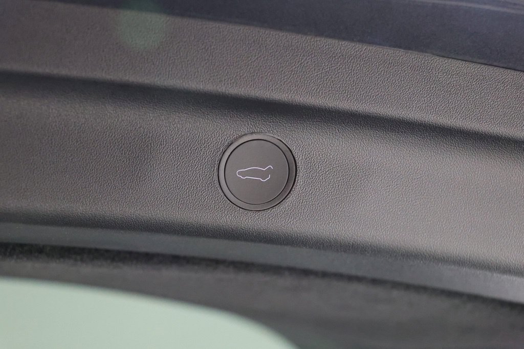 Used 2024 Tesla Model Y Long Range AWD/4WD image 36