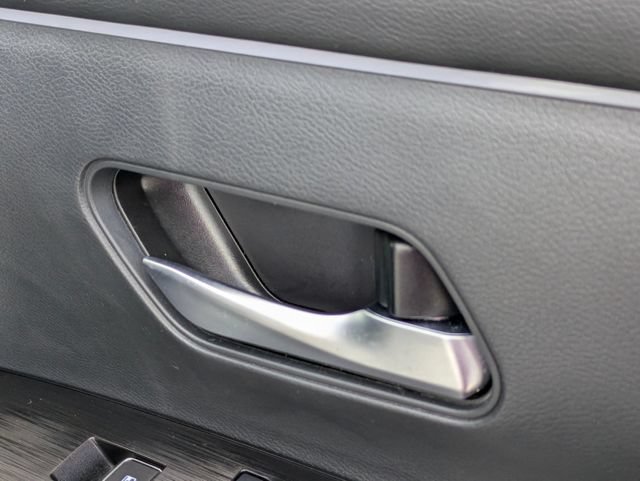 Used 2026 Nissan Kicks SR FWD image 32
