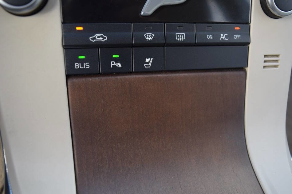 Used 2011 Volvo XC70 3.2 w/ Premium Pkg image 61