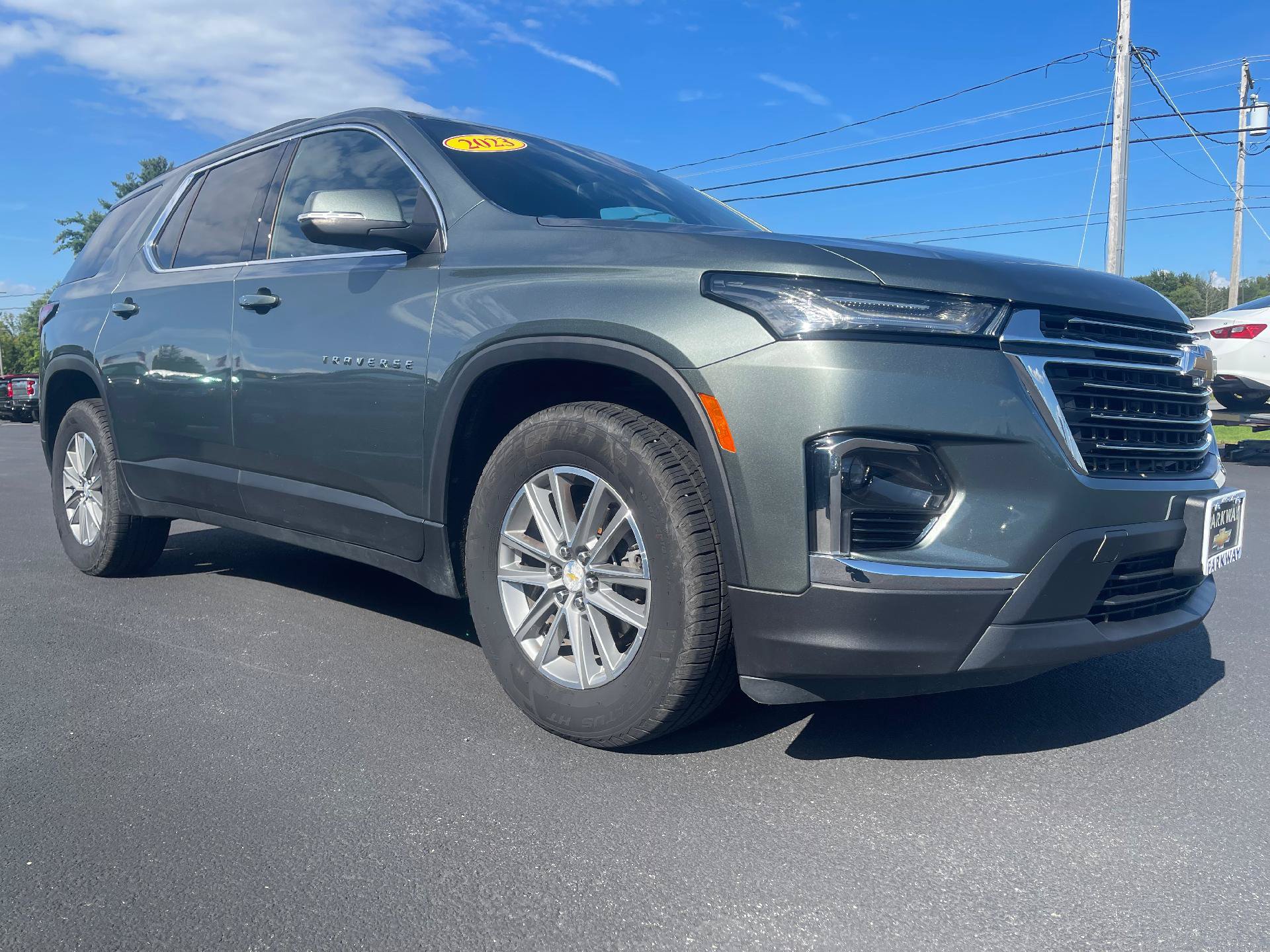 Used 2023 Chevrolet Traverse LT