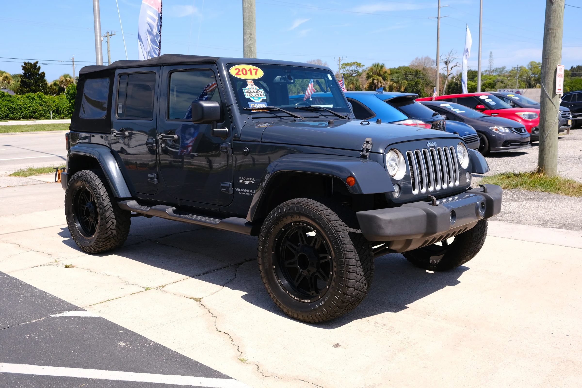 Used 2017 Jeep Wrangler Unlimited Sahara w/ Connectivity Group AWD/4WD image 3