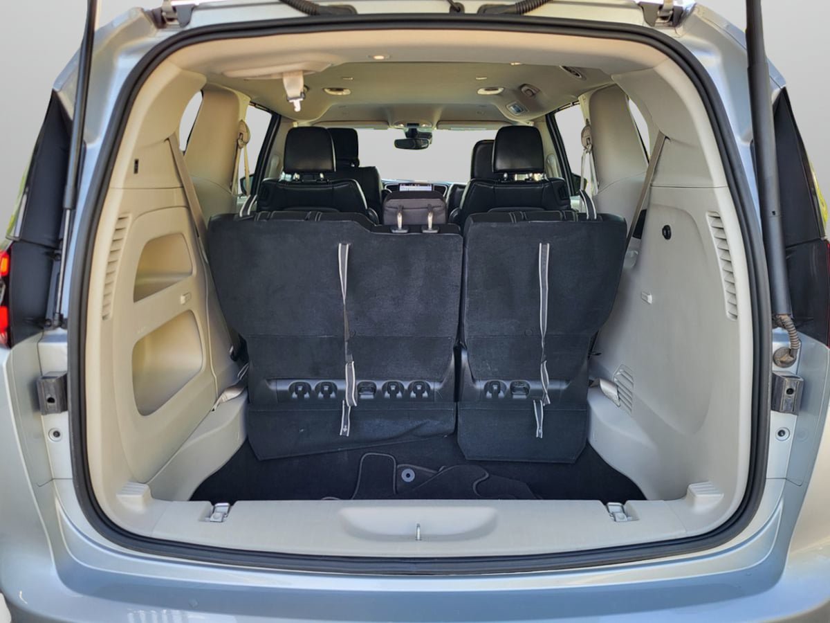 Used 2023 Chrysler Pacifica Touring-L FWD image 14