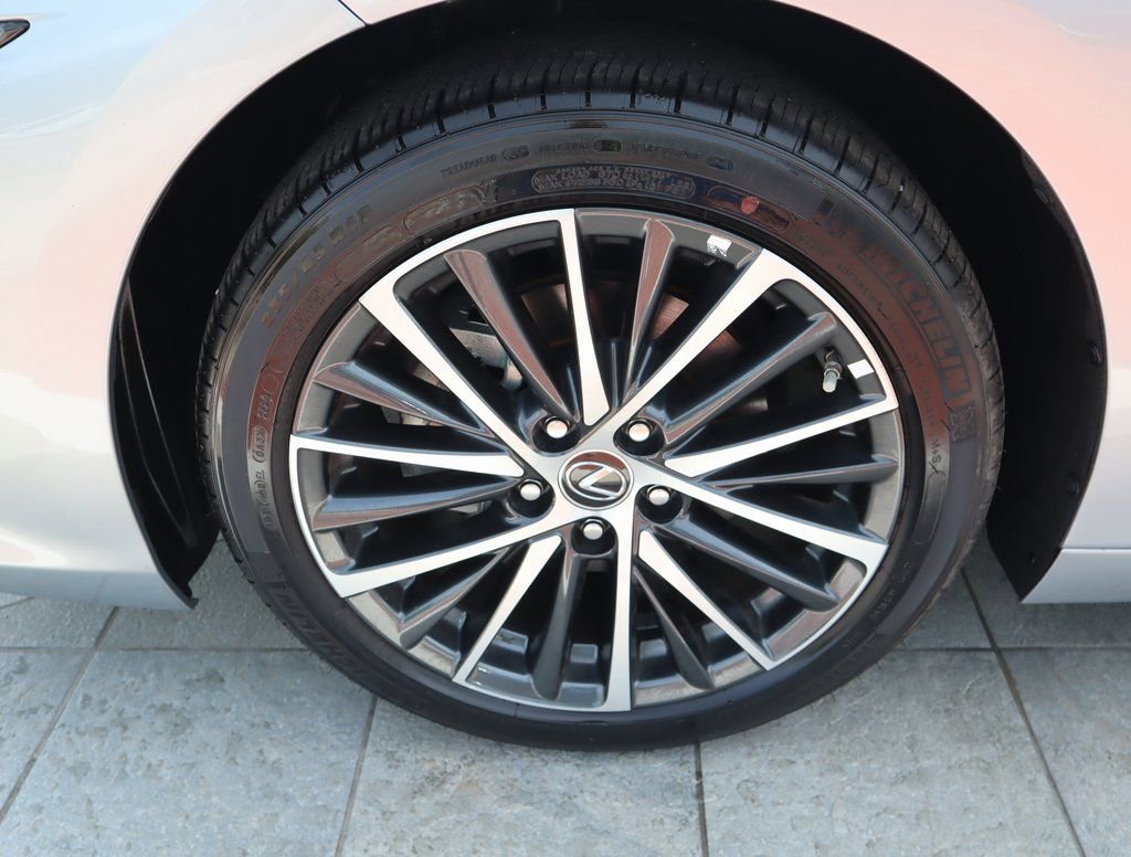 Used 2025 Lexus ES 350 w/ Premium Package image 9