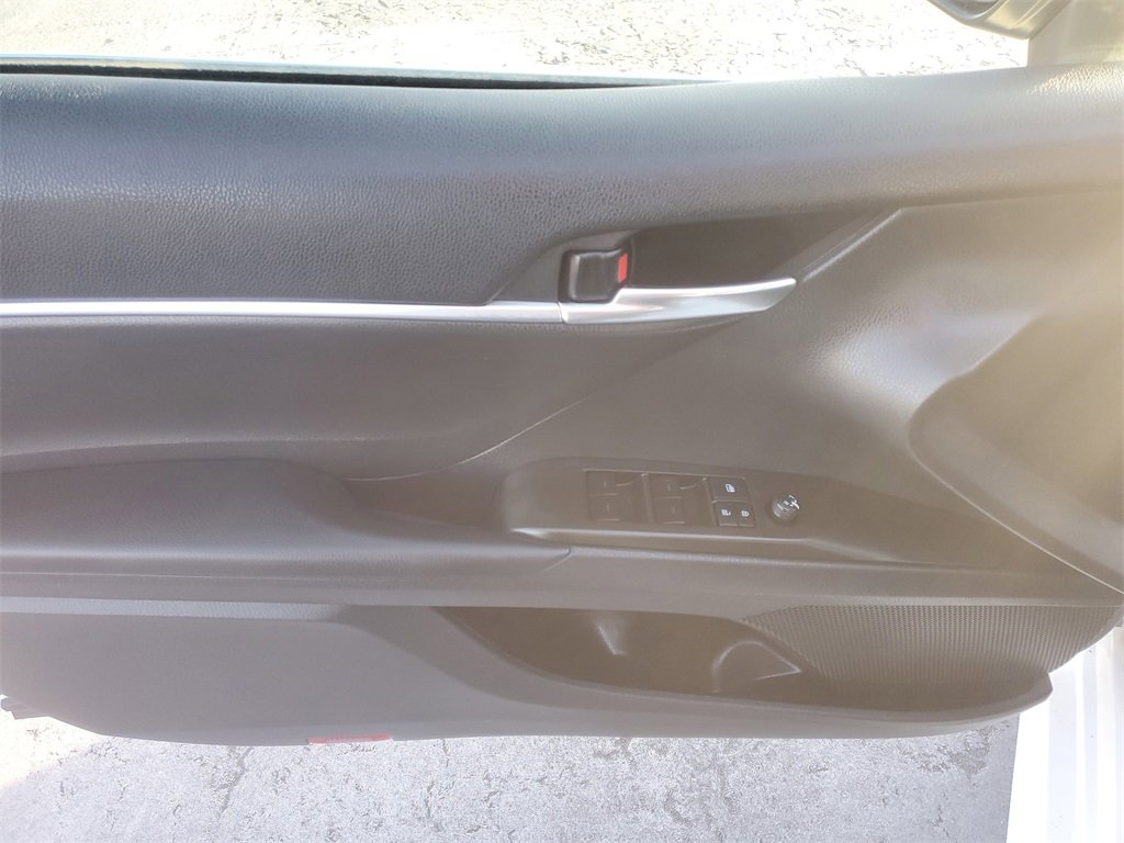 Certified 2021 Toyota Camry SE image 17