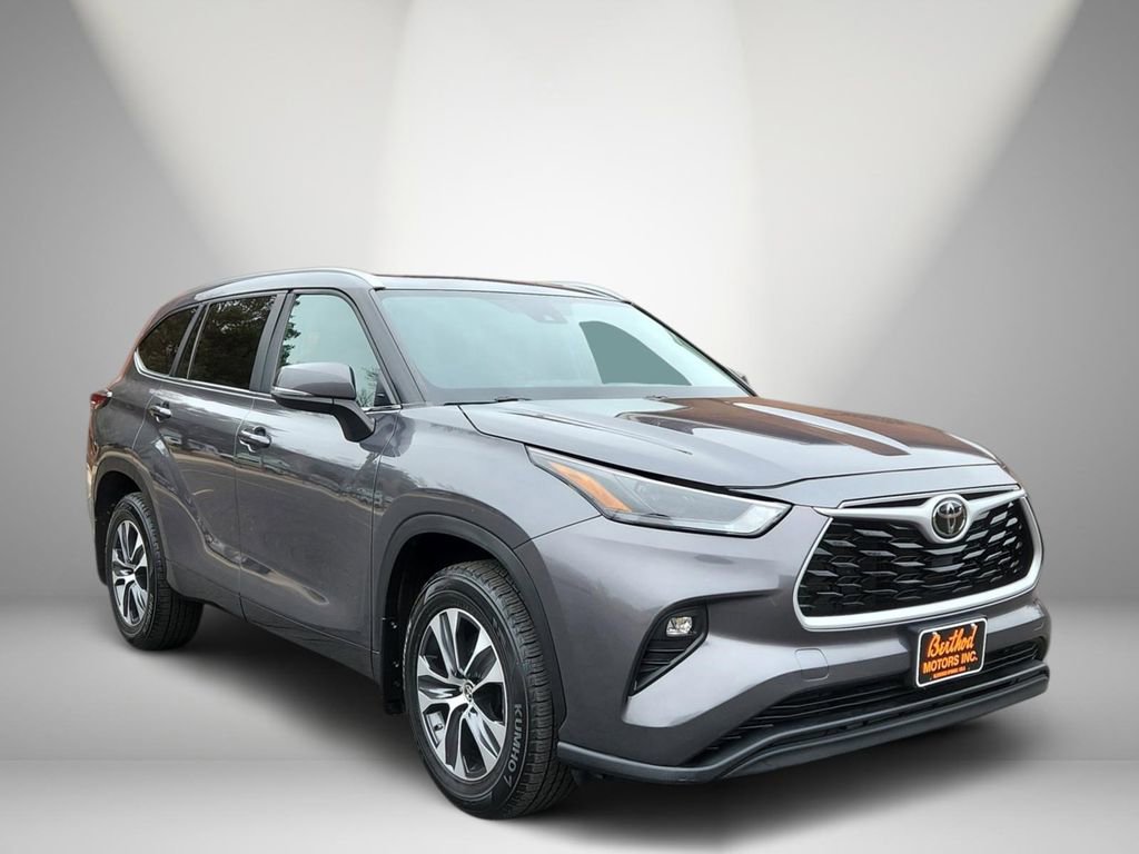Used 2024 Toyota Highlander XLE