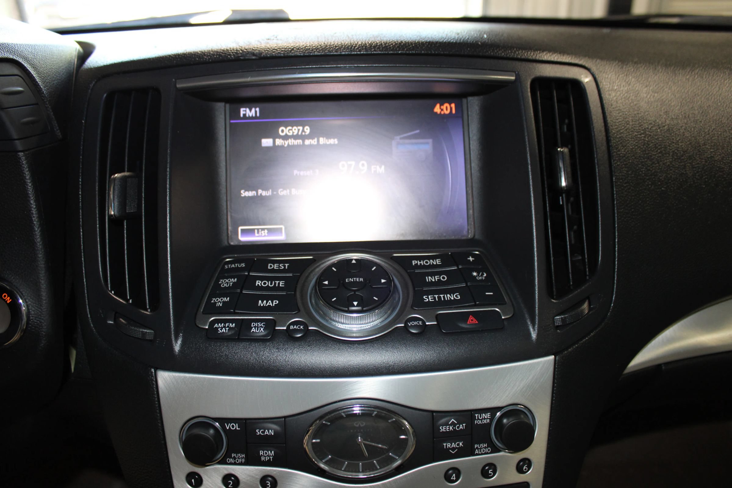 Used 2015 INFINITI Q60 Journey w/ Premium Package RWD image 15