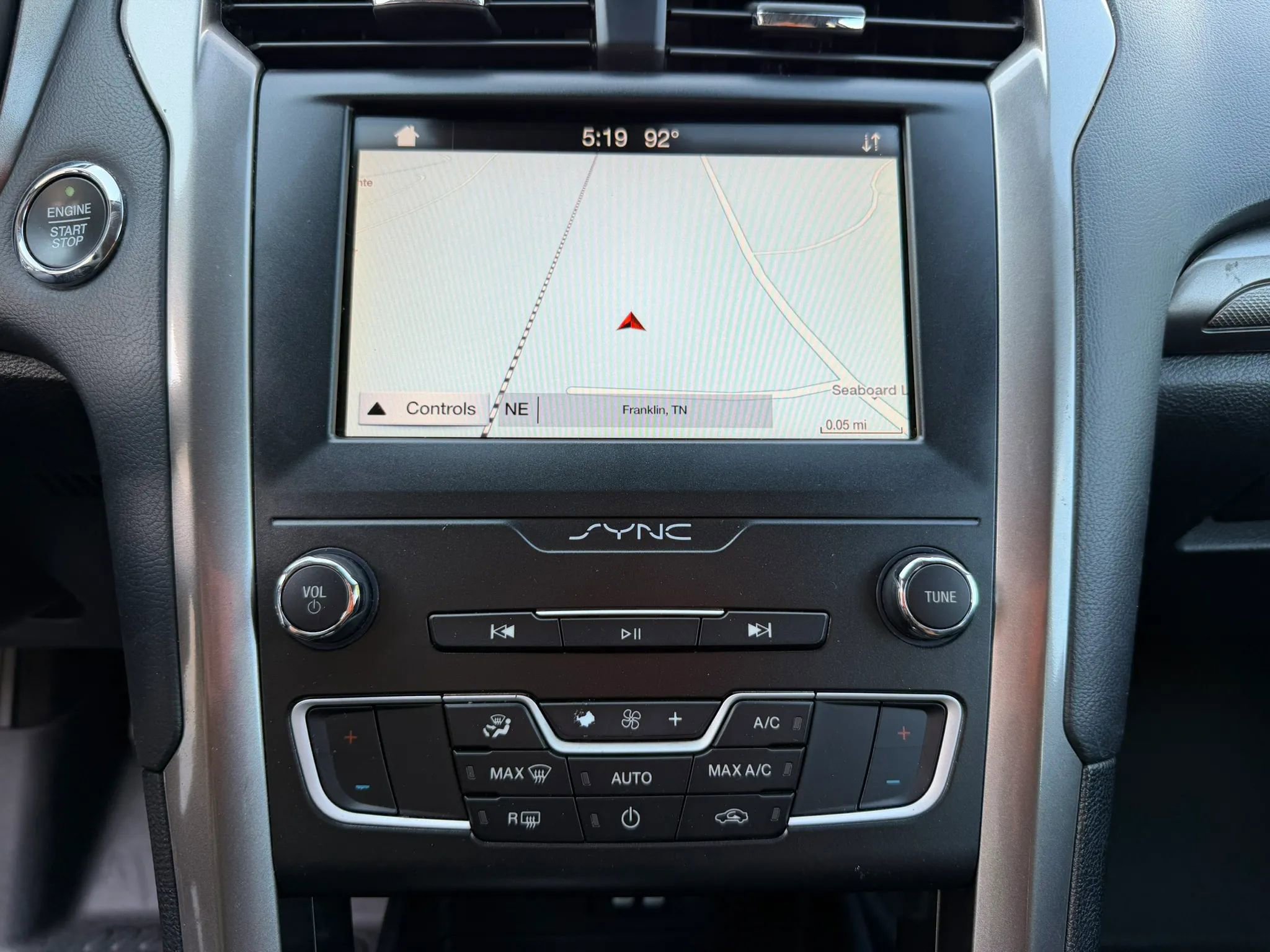Used 2019 Ford Fusion SE FWD image 24