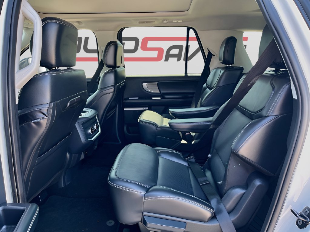 Used 2025 Ford Expedition Max Platinum AWD/4WD image 26