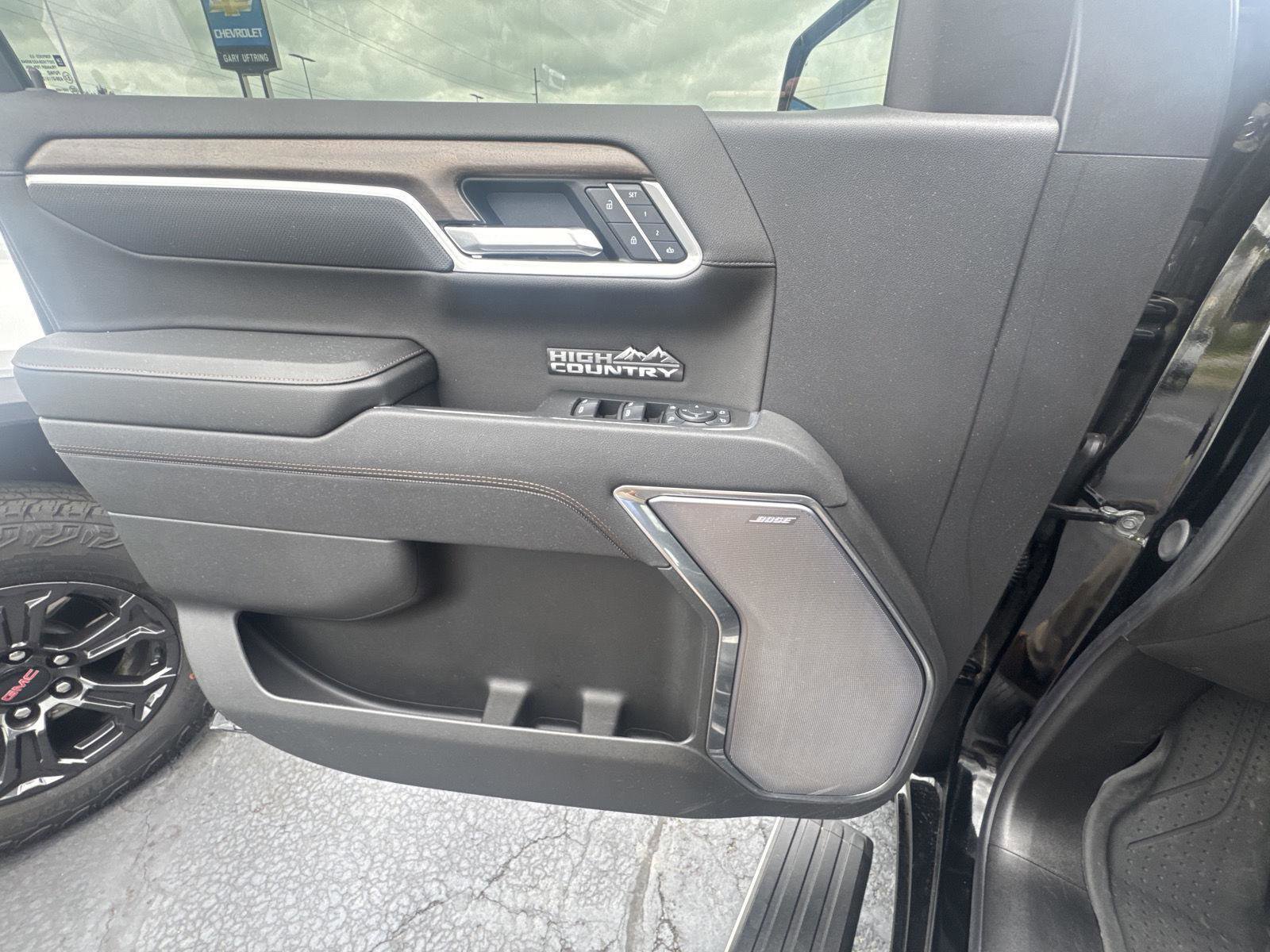 Used 2025 Chevrolet Silverado 1500 High Country AWD/4WD image 16