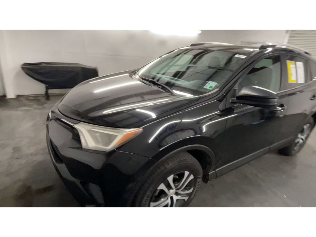 Used 2016 Toyota RAV4 LE image 4