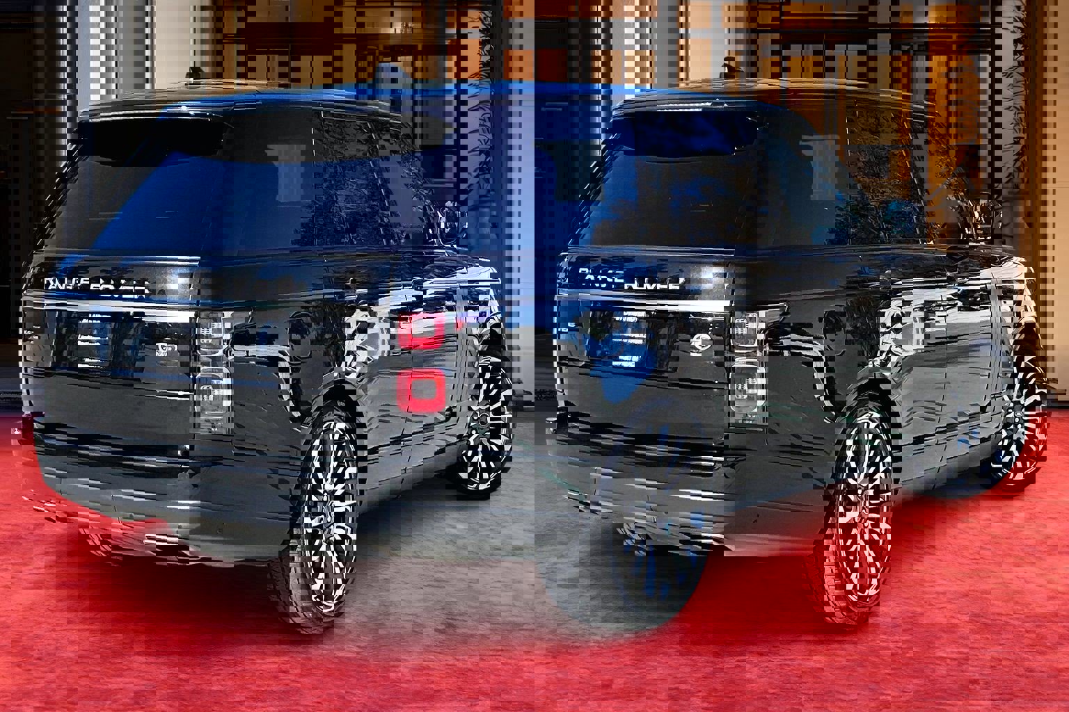 Used 2020 Land Rover Range Rover HSE image 12