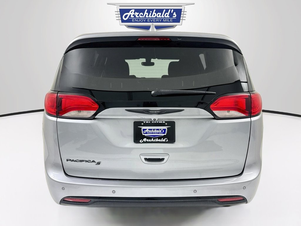 Used 2020 Chrysler Pacifica Touring w/ S Appearance Package FWD image 7