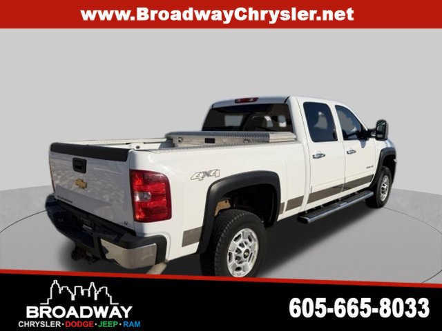 Used 2011 Chevrolet Silverado 2500 LT w/ Interior Plus Package AWD/4WD image 6