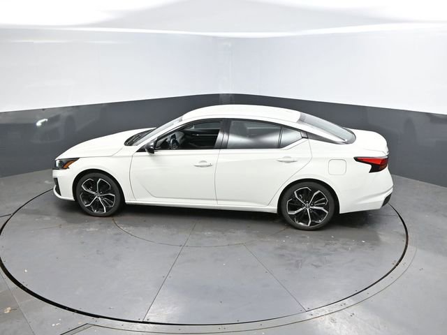 Used 2025 Nissan Altima 2.5 SR FWD image 43