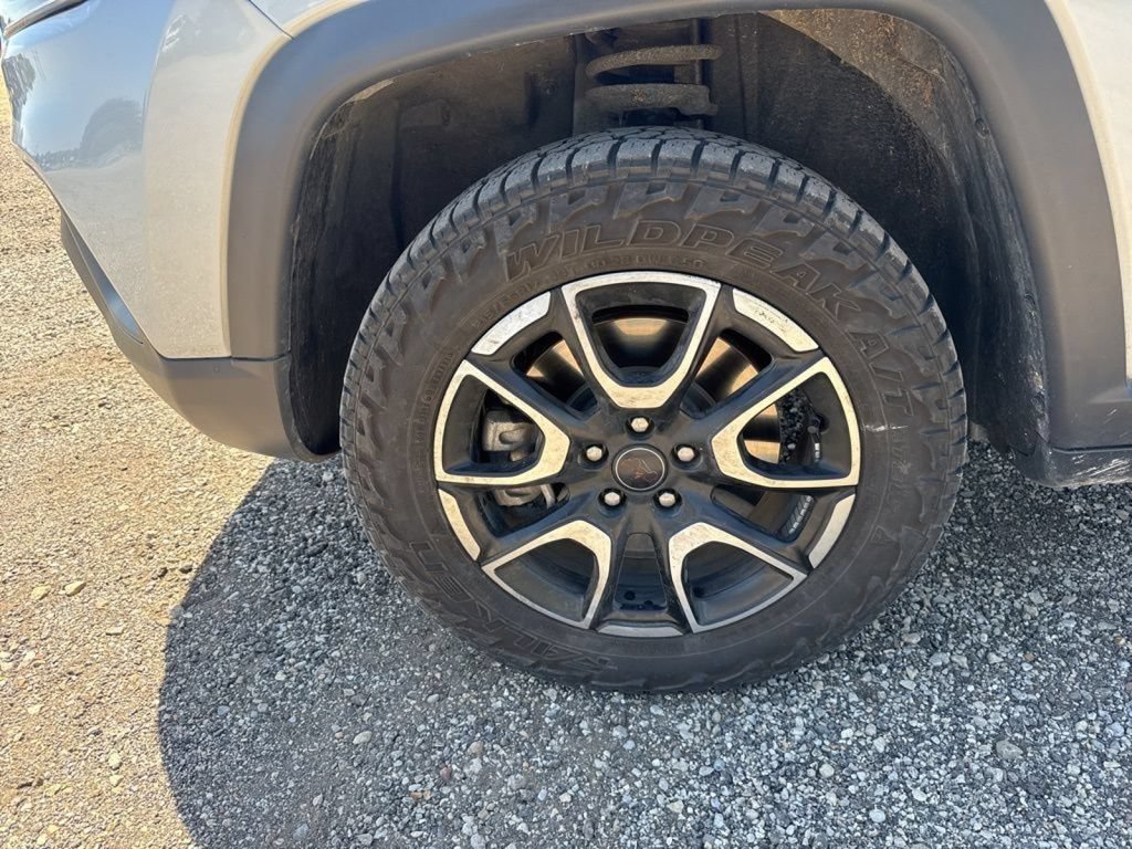 Used 2025 Jeep Compass Trailhawk AWD/4WD image 18