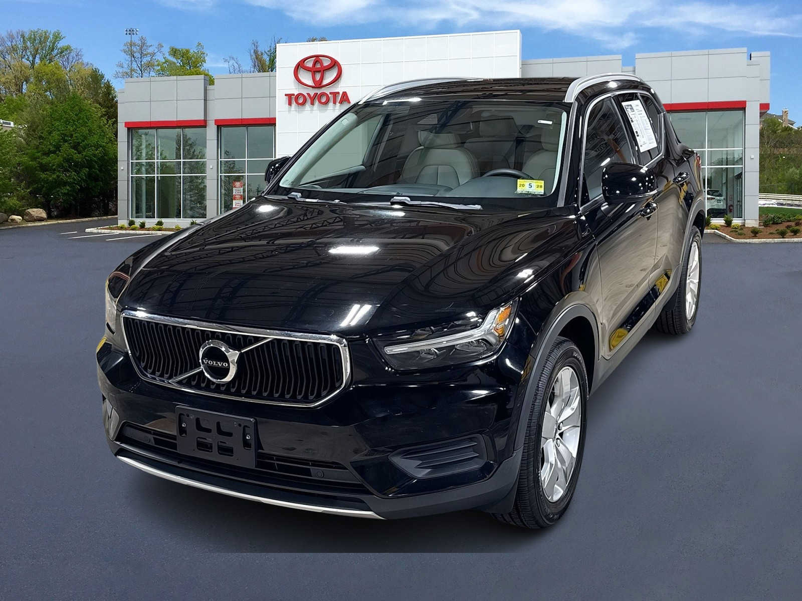 Used 2019 Volvo XC40 T4 Momentum