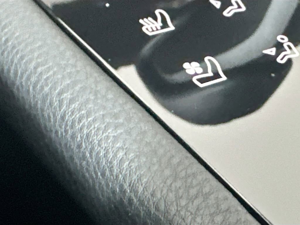 Certified 2026 Porsche Macan image 23