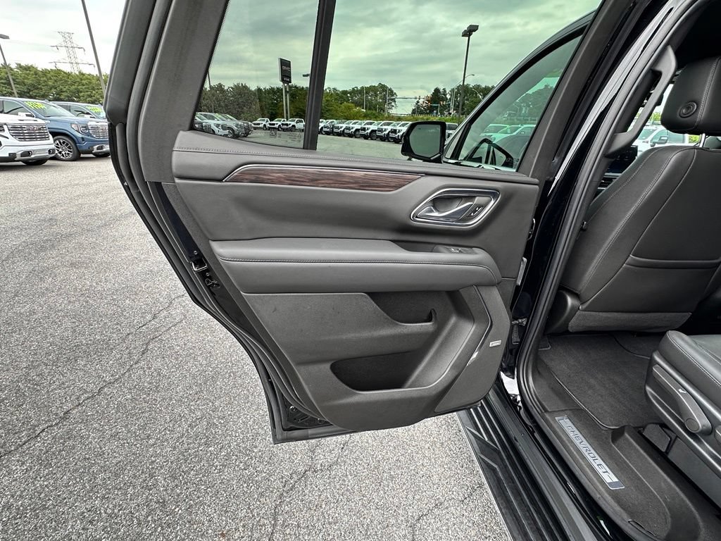 Used 2023 Chevrolet Tahoe LT w/ Luxury Package AWD/4WD image 27
