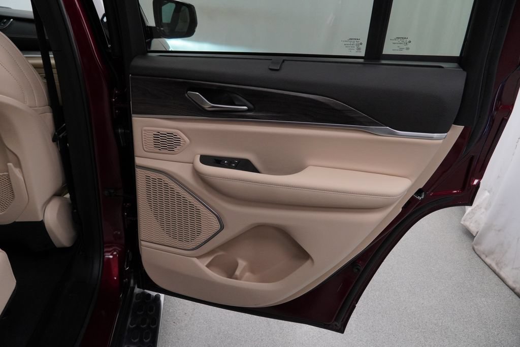 Certified 2025 Jeep Grand Cherokee Limited 4xe w/ Luxury Tech Group II AWD/4WD image 47