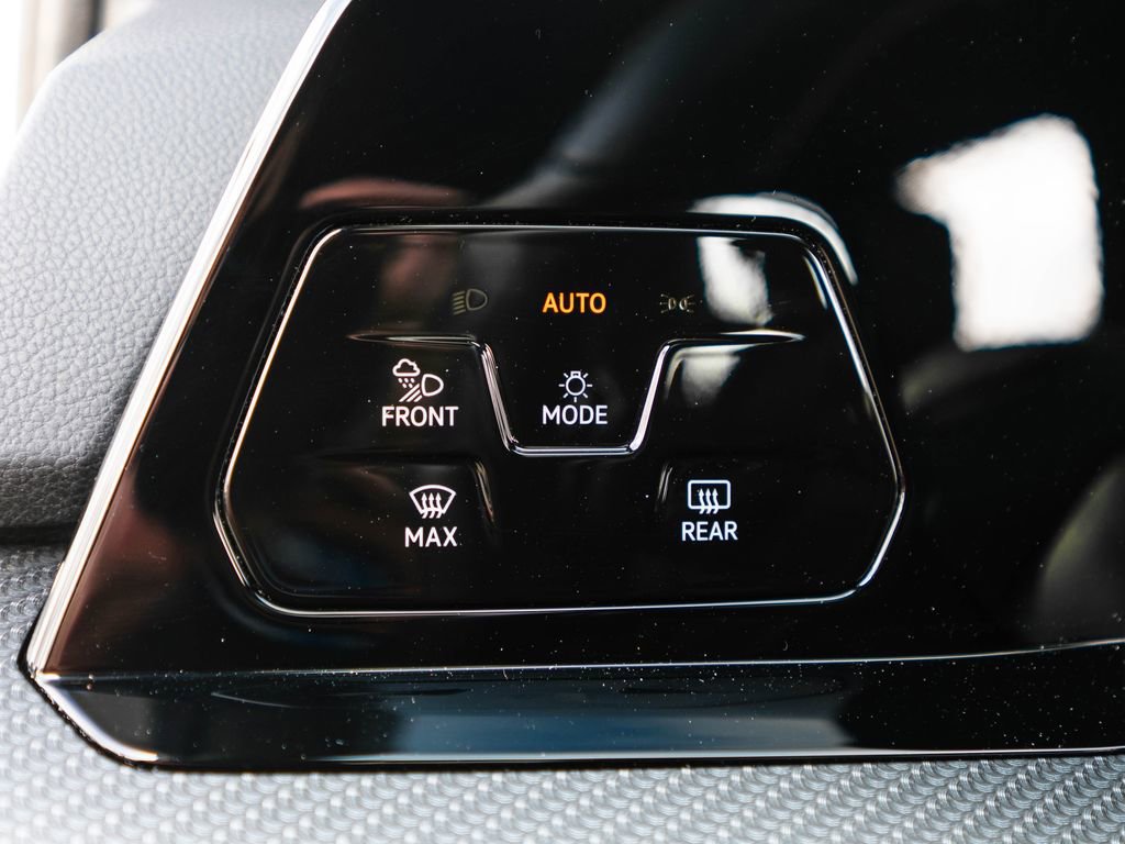 Used 2022 Volkswagen Golf R image 30