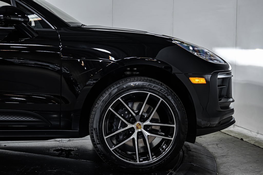 Certified 2025 Porsche Macan image 11