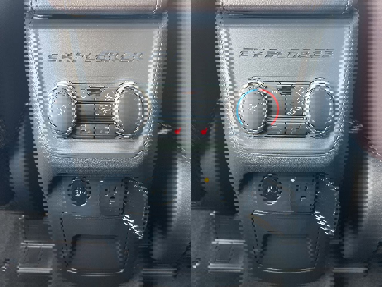 New 2026 Ford Explorer Platinum image 22