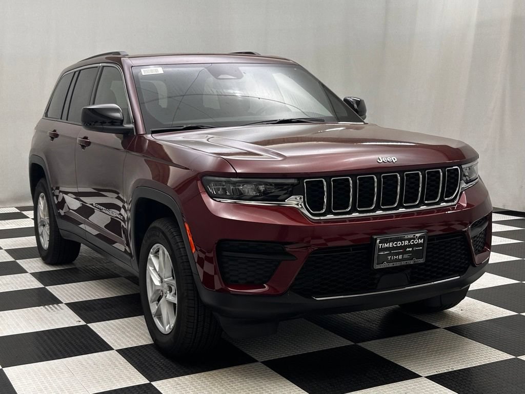 Used 2025 Jeep Grand Cherokee Laredo X w/ Trailer Tow Package AWD/4WD image 2