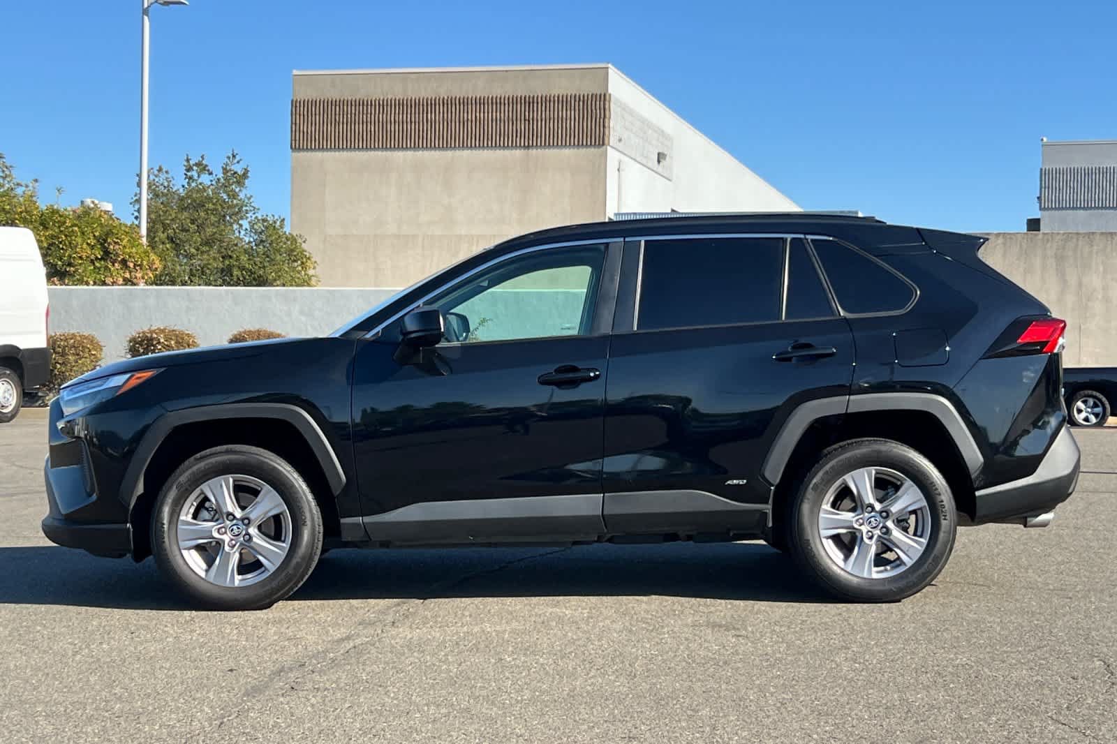Used 2023 Toyota RAV4 LE AWD/4WD image 9