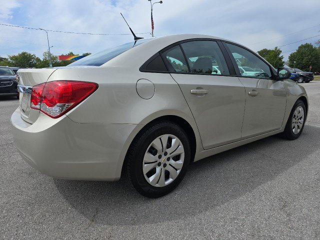 Used 2014 Chevrolet Cruze LS image 4