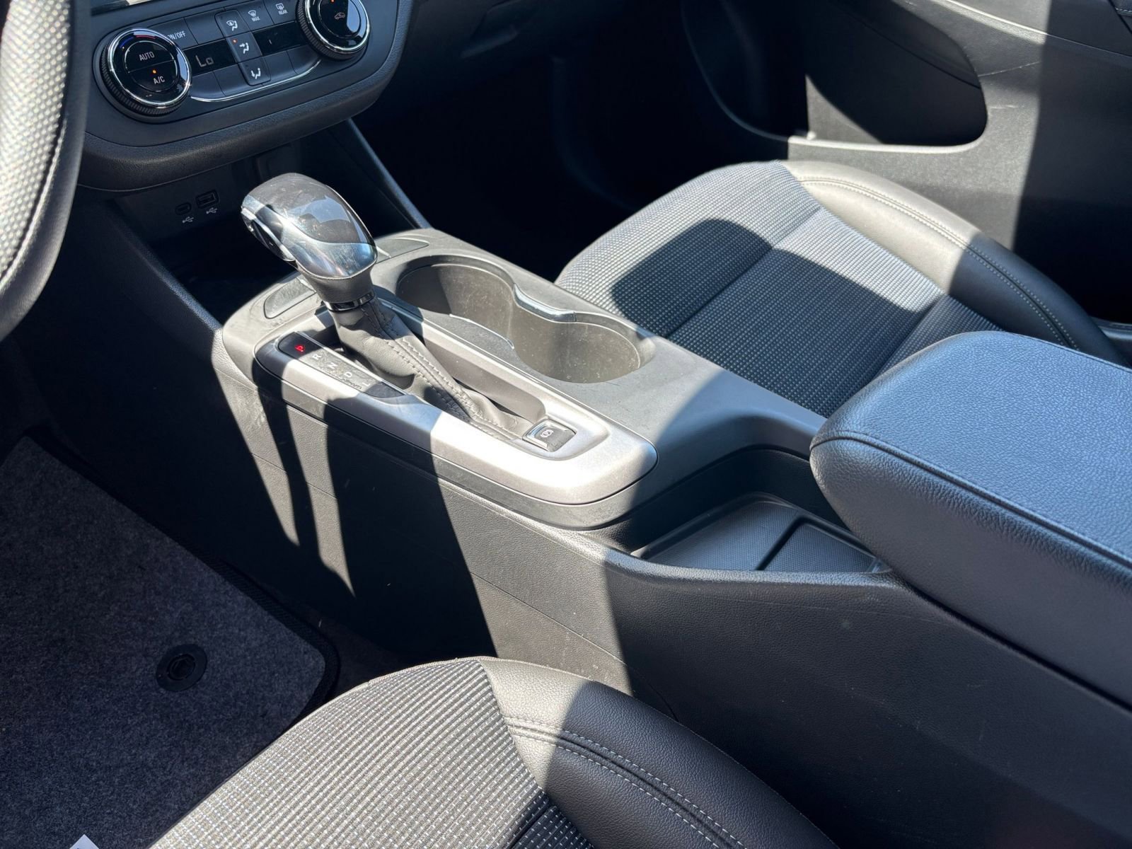 Used 2025 Buick Envista Preferred FWD image 40