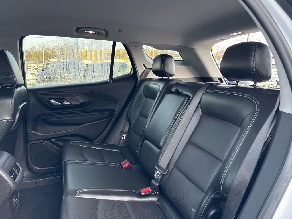 Used 2024 GMC Terrain SLT image 27