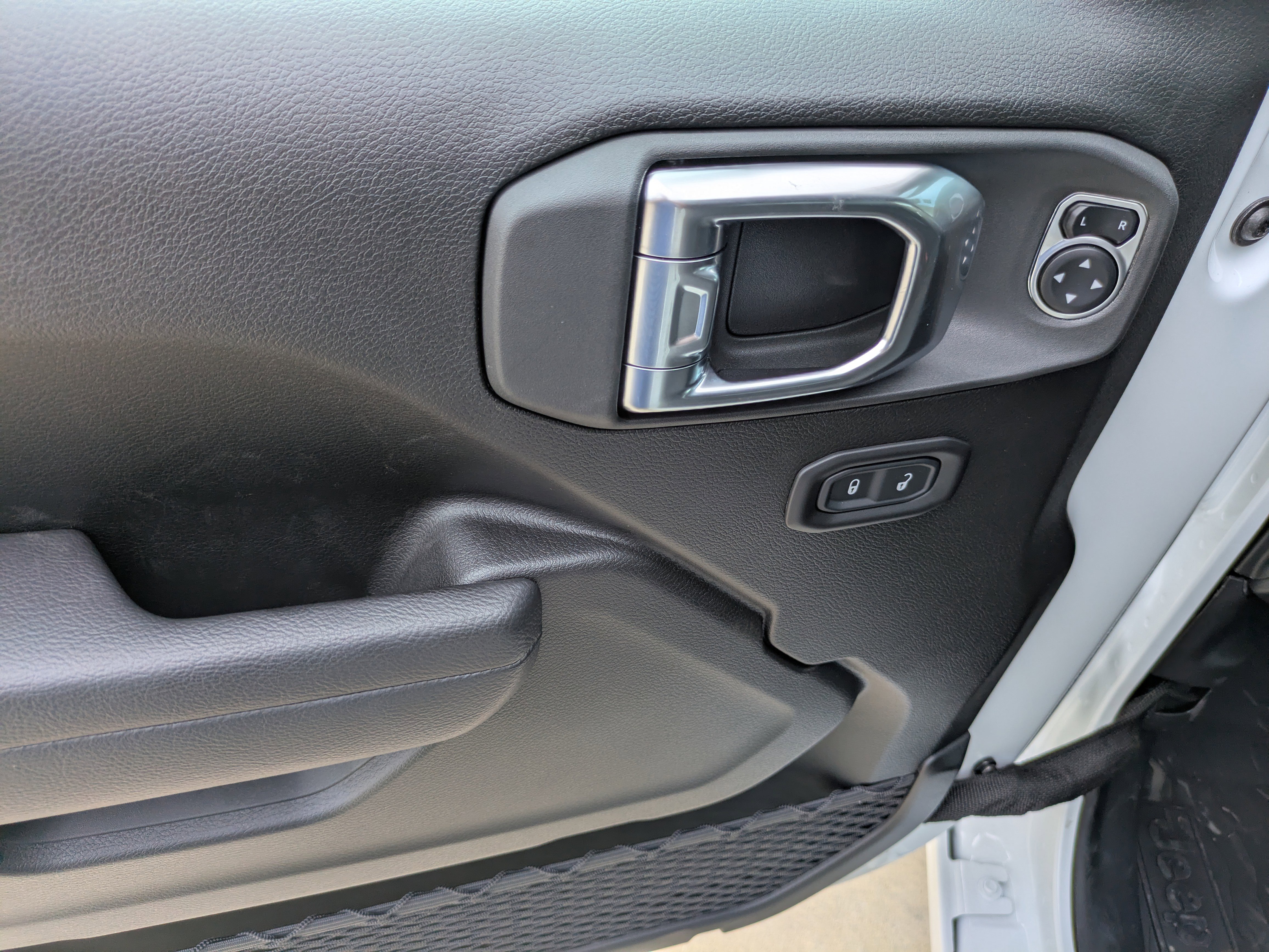 New 2025 Jeep Gladiator Sport image 9