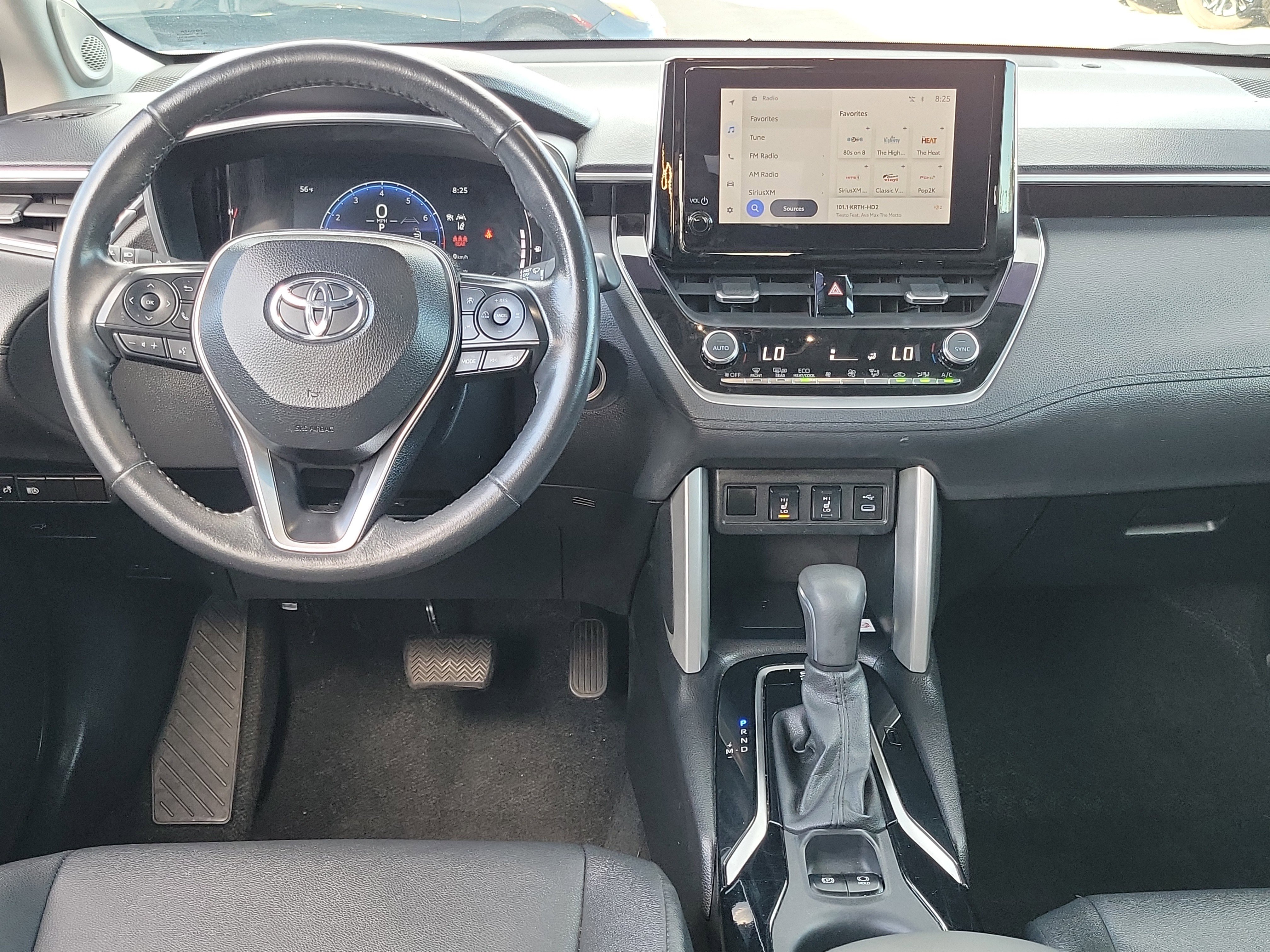 Used 2023 Toyota Corolla Cross XLE image 6