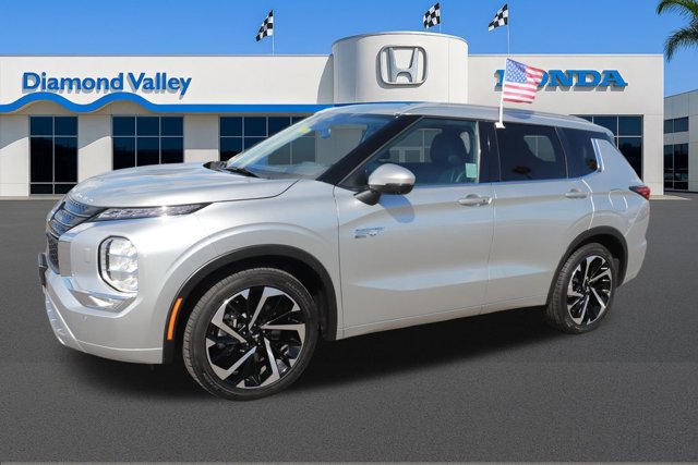 Used 2024 Mitsubishi Outlander 4WD Plug-In Hybrid image 3