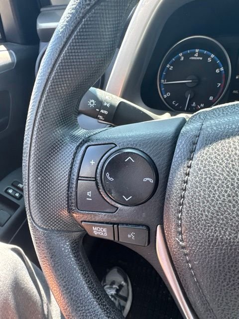 Used 2018 Toyota RAV4 LE AWD/4WD image 9