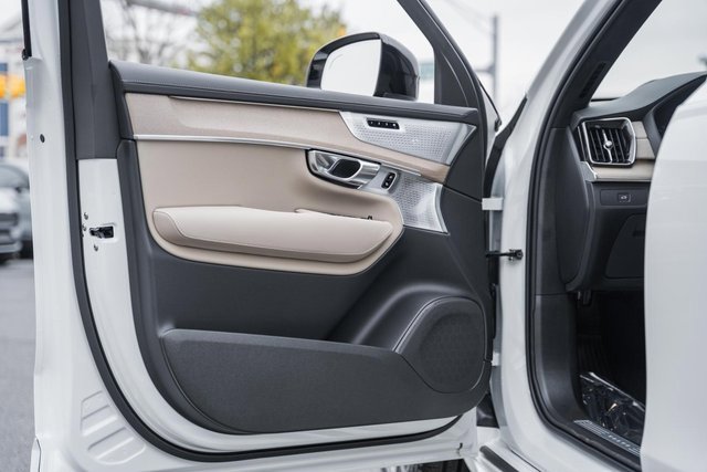 New 2026 Volvo XC90 B6 Ultra w/ Lounge Package image 35