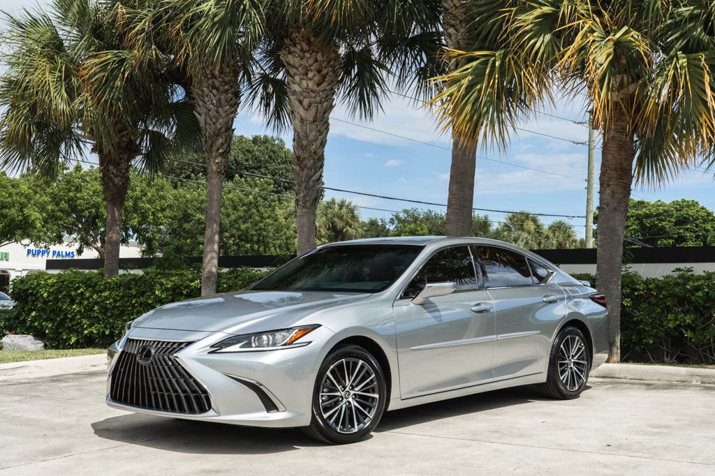 Used 2025 Lexus ES 300h w/ Premium Package FWD image 37