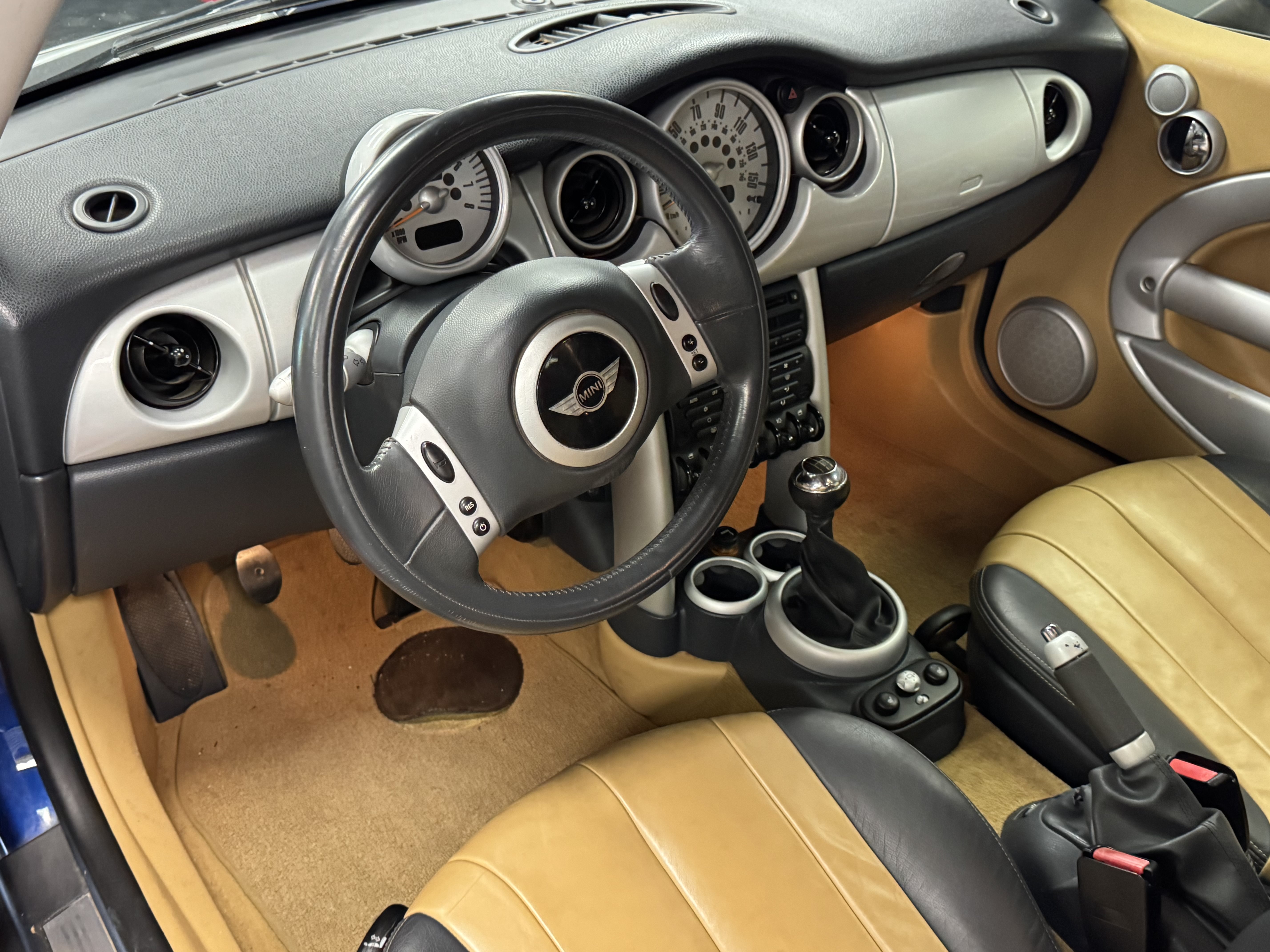 Used 2002 MINI Cooper Hardtop FWD image 5