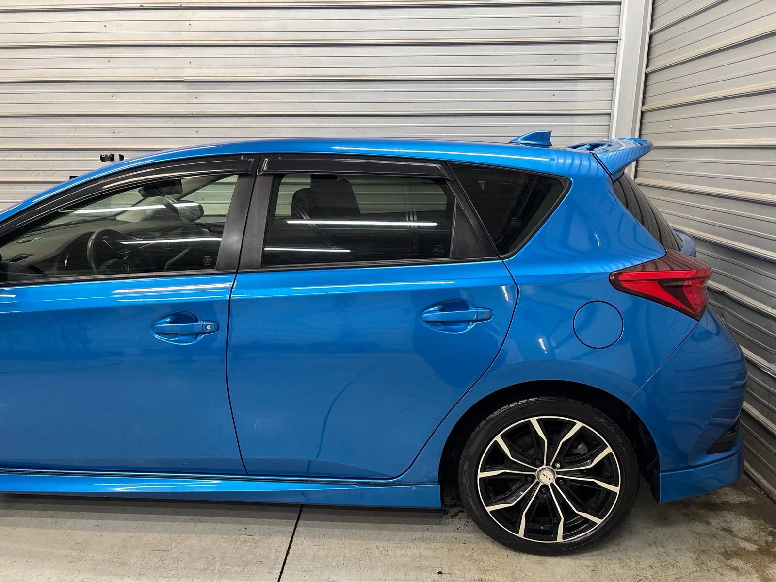 Used 2018 Toyota Corolla iM w/ All-Weather Mat Package FWD image 5