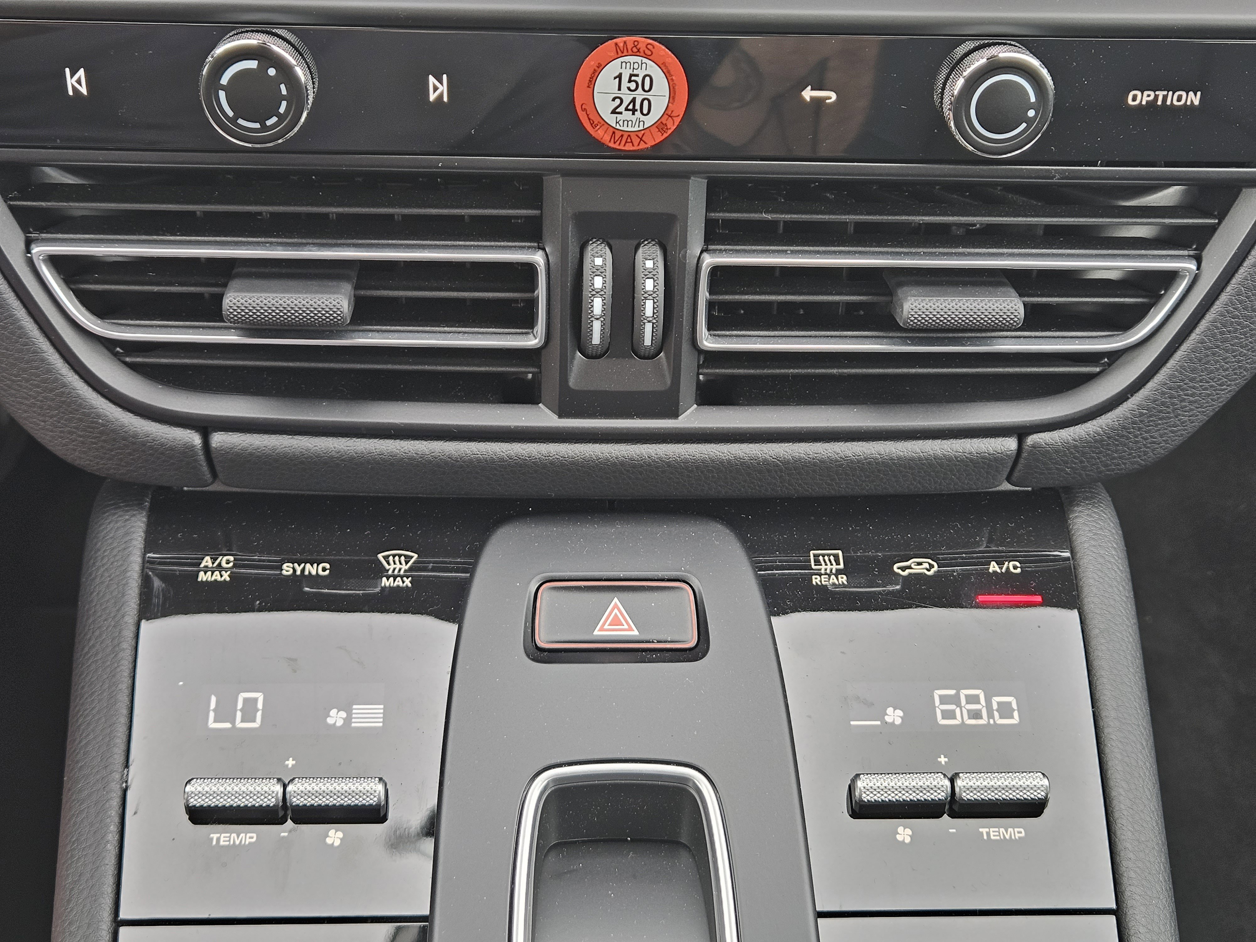 Certified 2025 Porsche Macan image 19