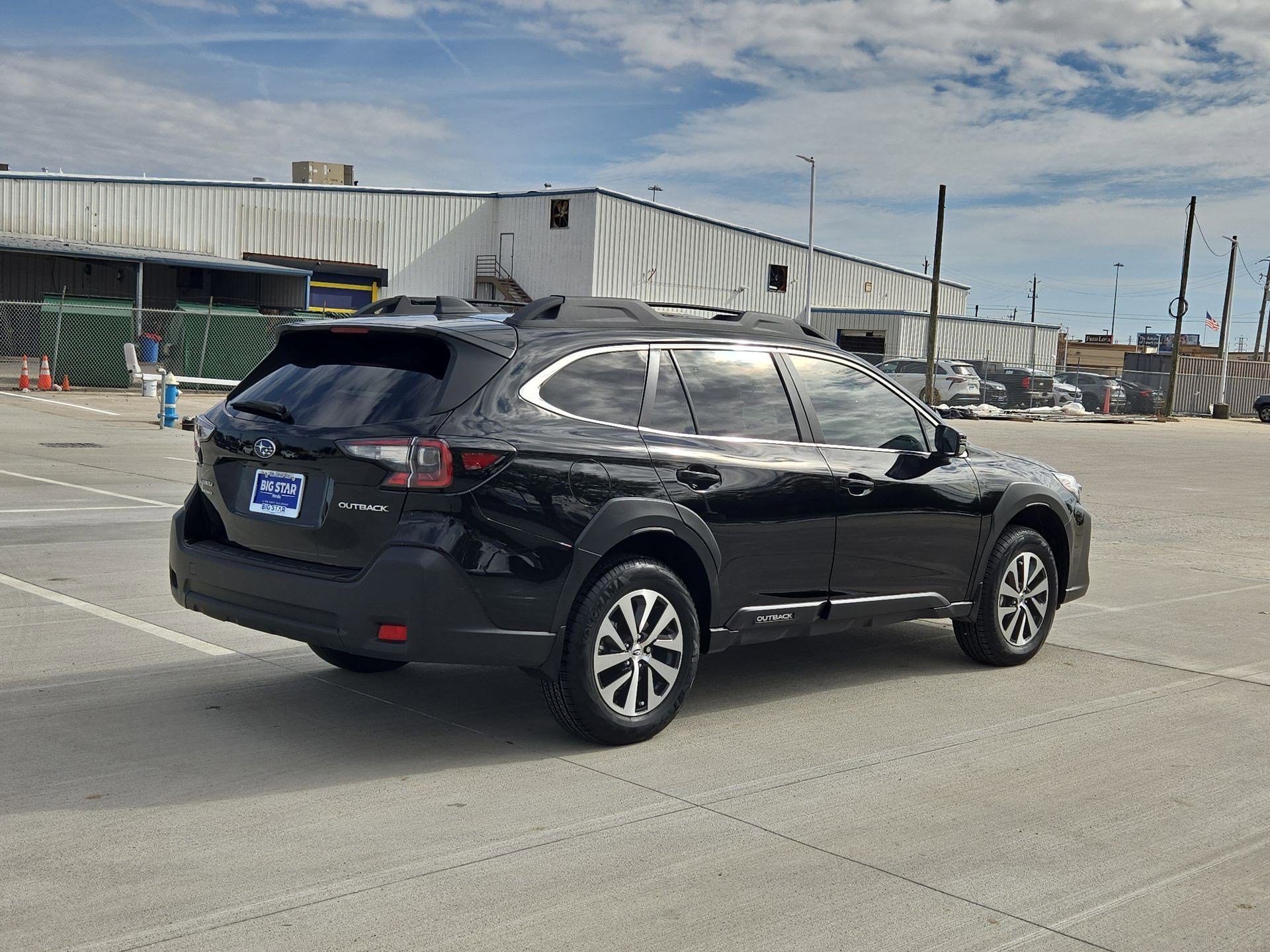 Used 2025 Subaru Outback Premium image 3