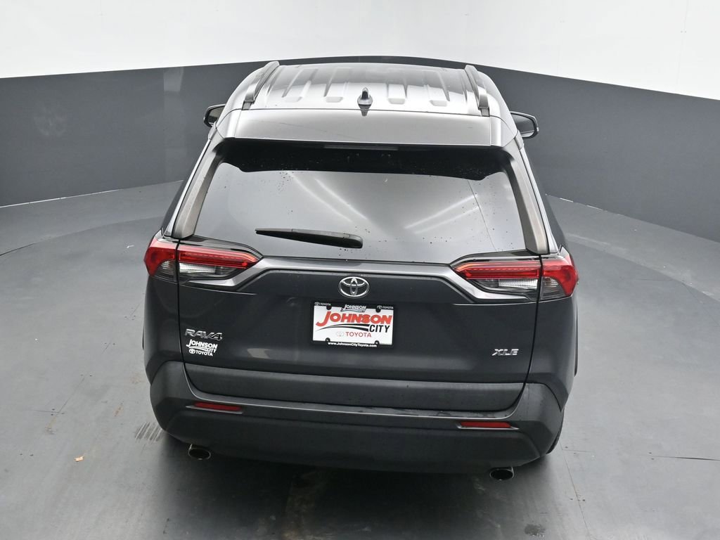 Used 2020 Toyota RAV4 XLE w/ Convenience Package FWD image 33