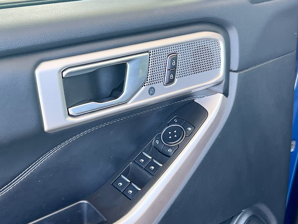 Used 2023 Ford Explorer Limited AWD/4WD image 18