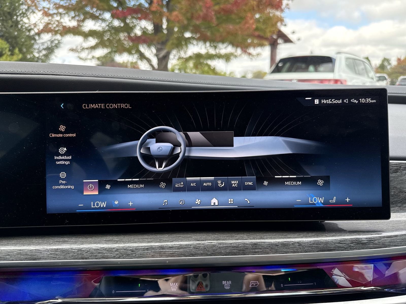 Used 2024 BMW 760i xDrive w/ Premium Package image 21