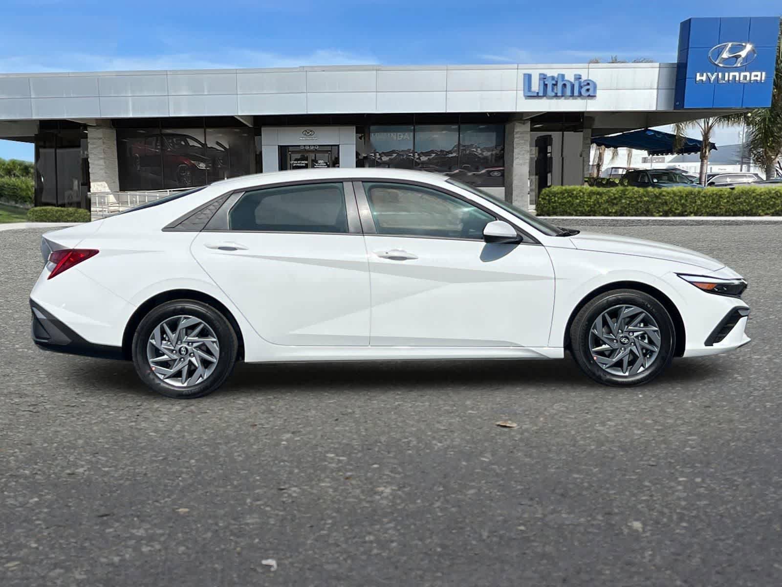 New 2025 Hyundai Elantra Blue FWD image 8