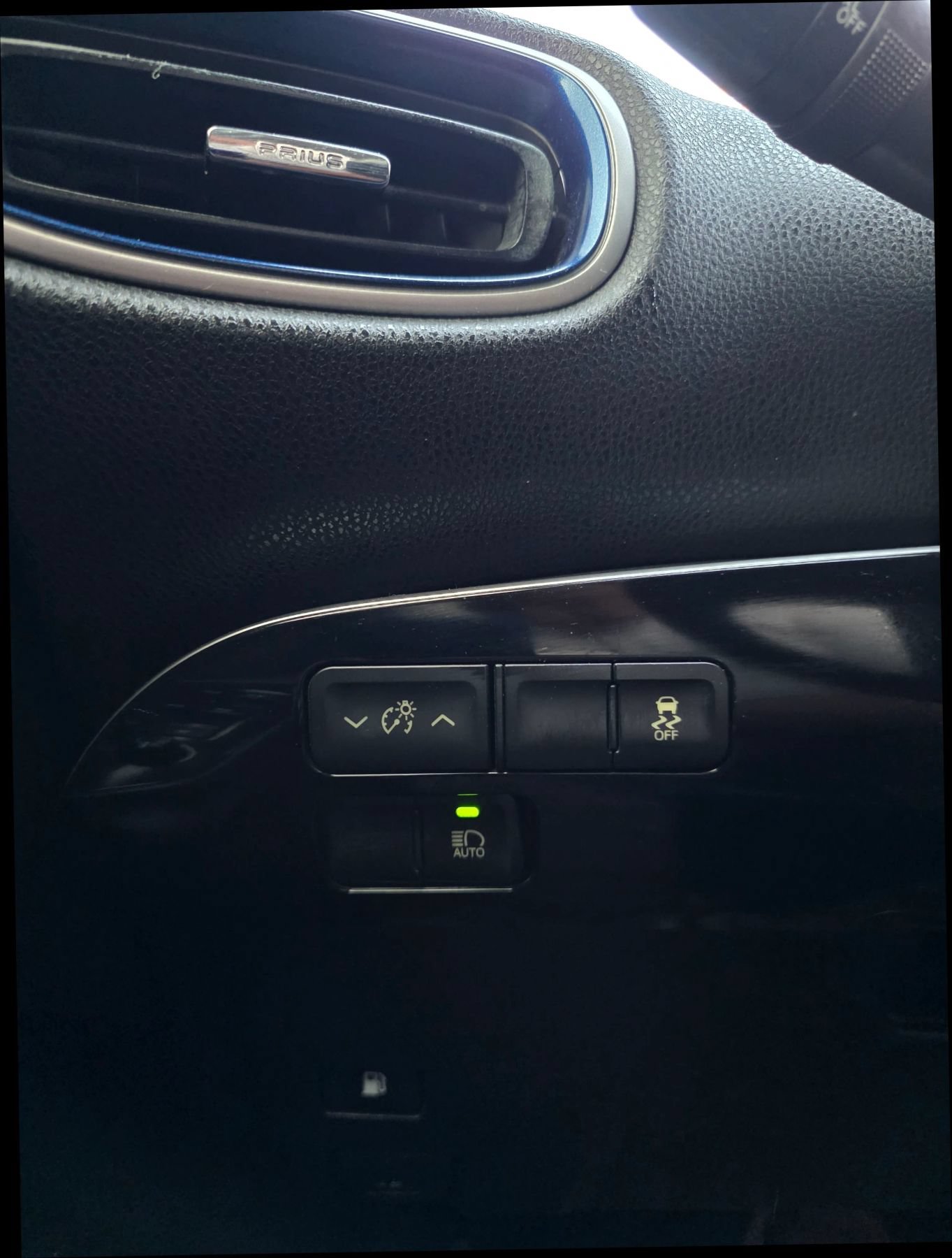 Used 2016 Toyota Prius Four Touring FWD image 47